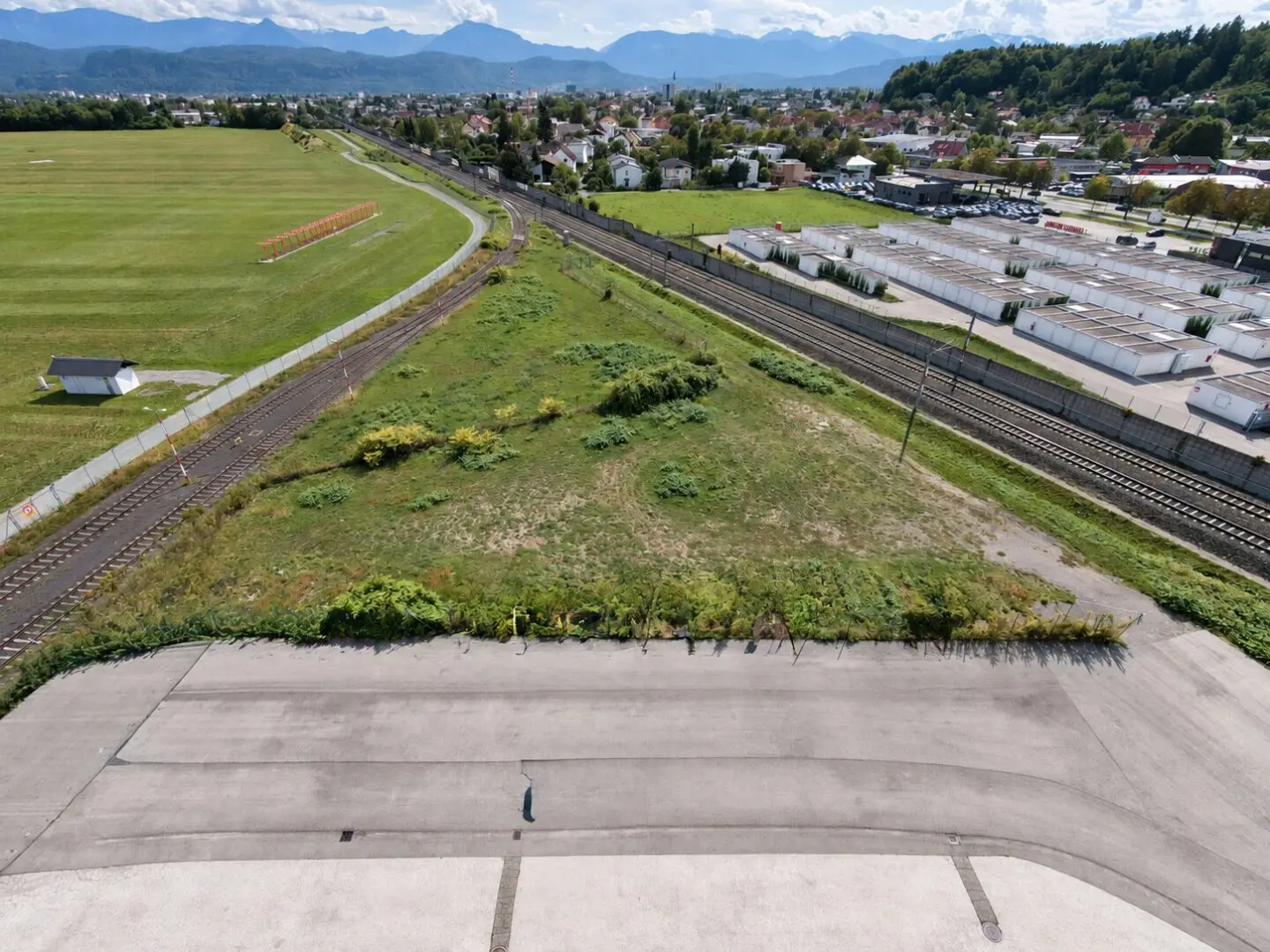 Paved commercial open area in Klagenfurt – approx. 1,715 m², also for trucks &amp; construction machinery