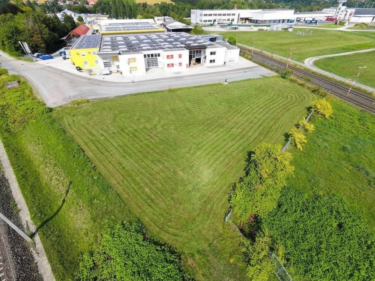 Paved commercial open area in Klagenfurt – approx. 1,715 m², also for trucks &amp; construction machinery