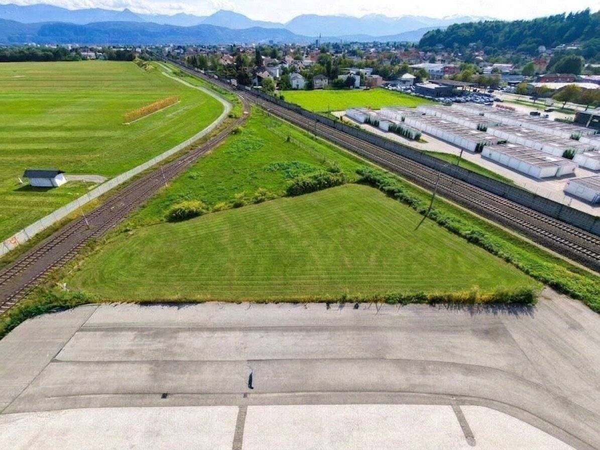 Paved commercial open area in Klagenfurt – approx. 1,715 m², also for trucks &amp; construction machinery