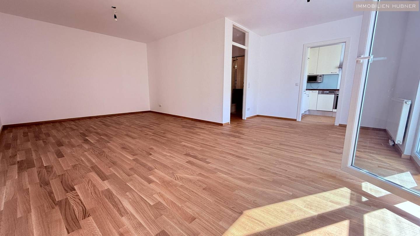Bright new build apartment with modern fitted kitchen