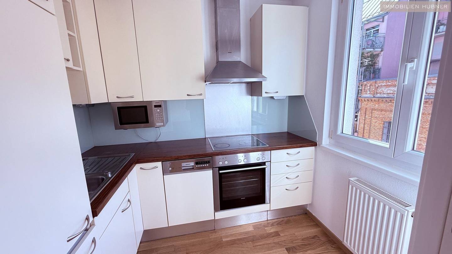 Bright new build apartment with modern fitted kitchen