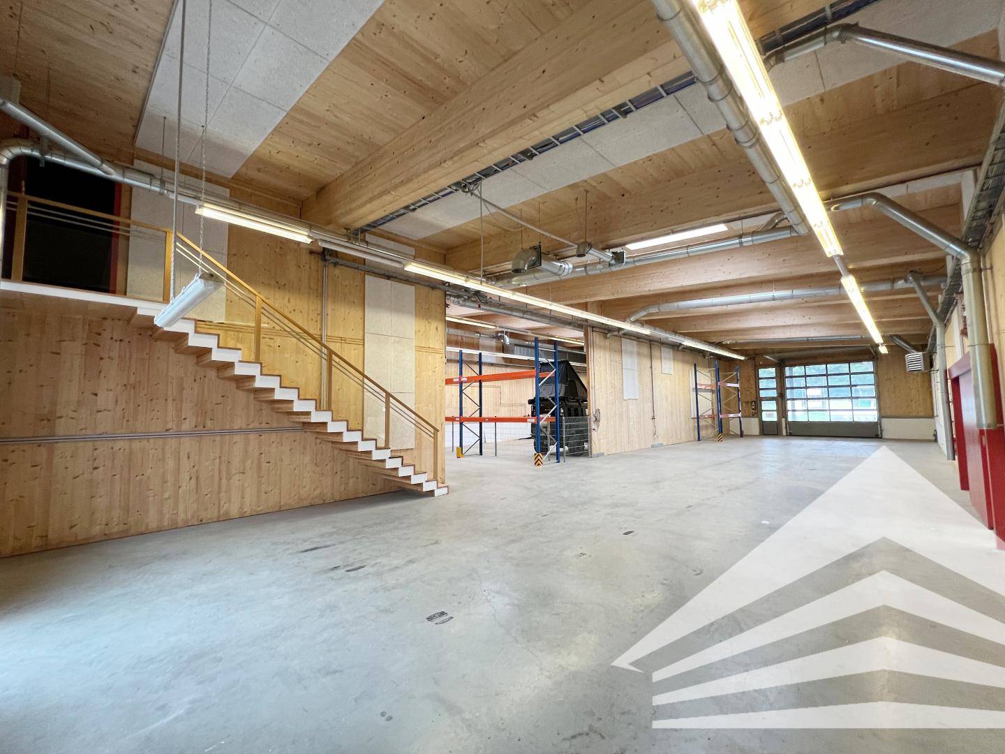 Beheizte Produktionshalle mit Schauraum Wohnung