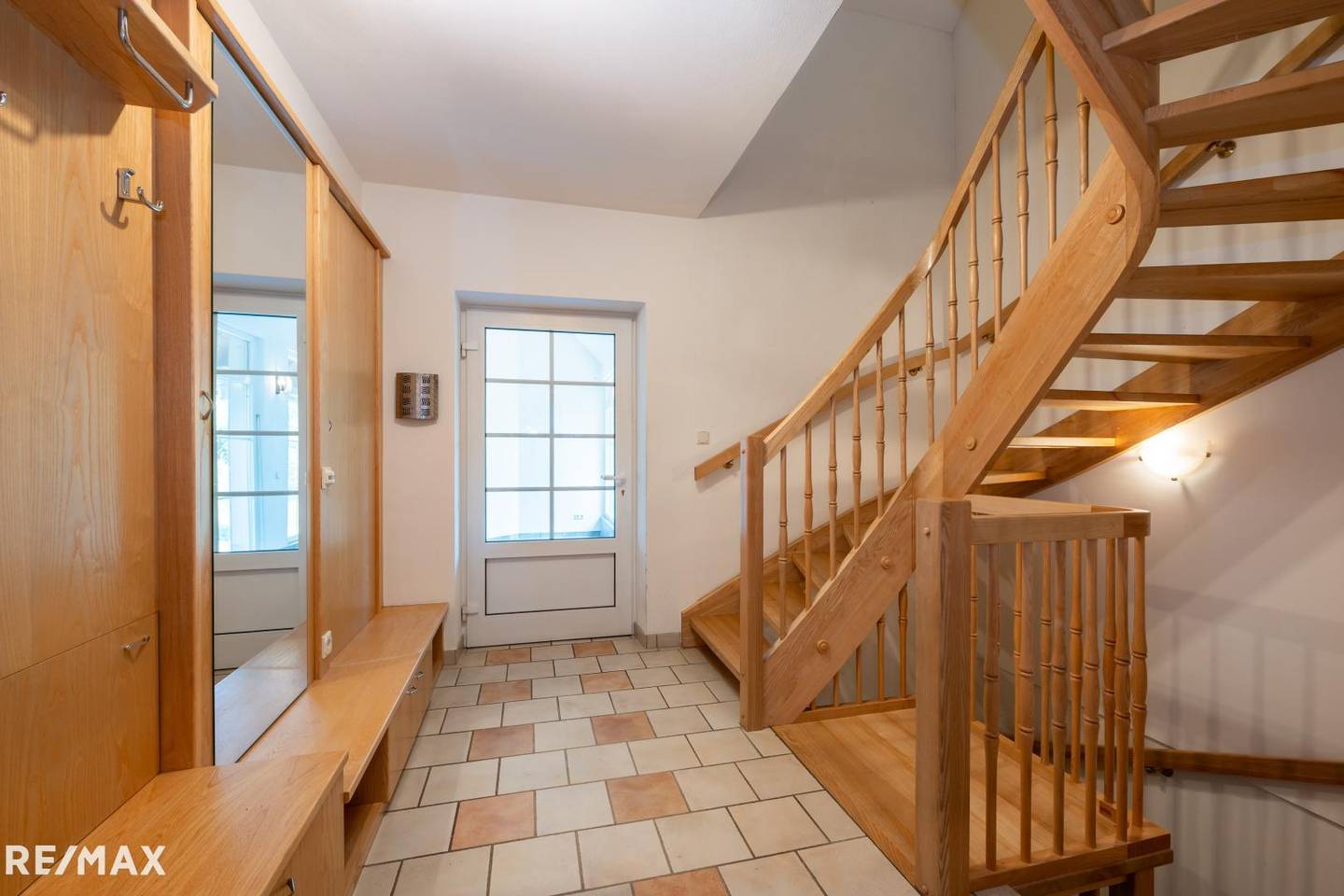 Sonnige familienwohnung mit Garten und Sauna