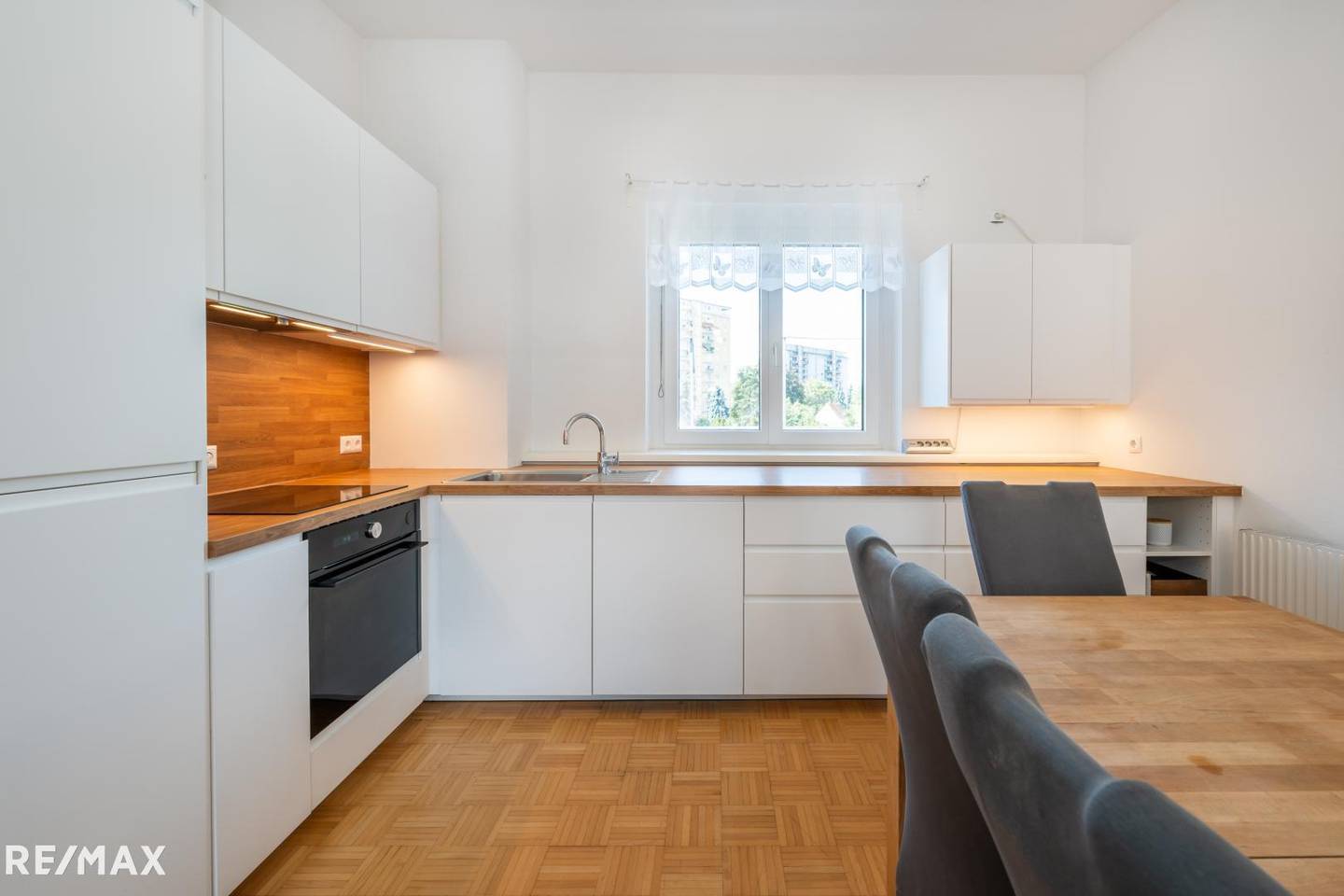 Bright apartment near city beach with south balcony