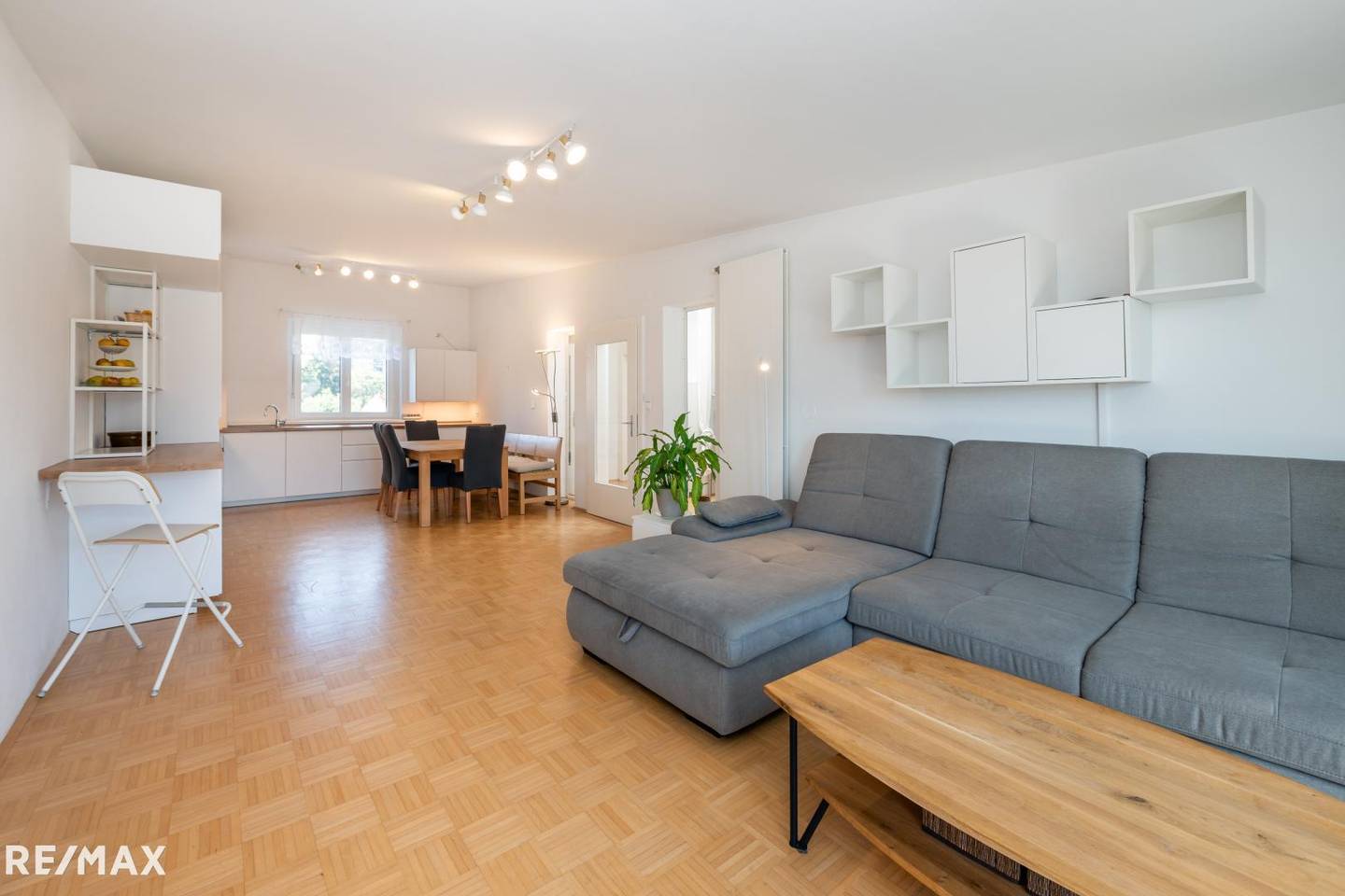 Bright apartment near city beach with south balcony