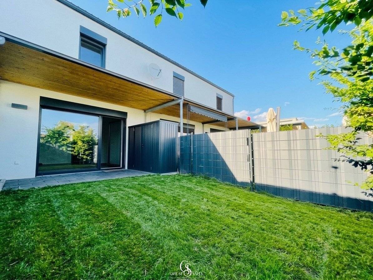 Neuwertige Drei-Zimmer Maisonette mit Gartenterrasse in ruhiger Lage inkl. Parkplätze!