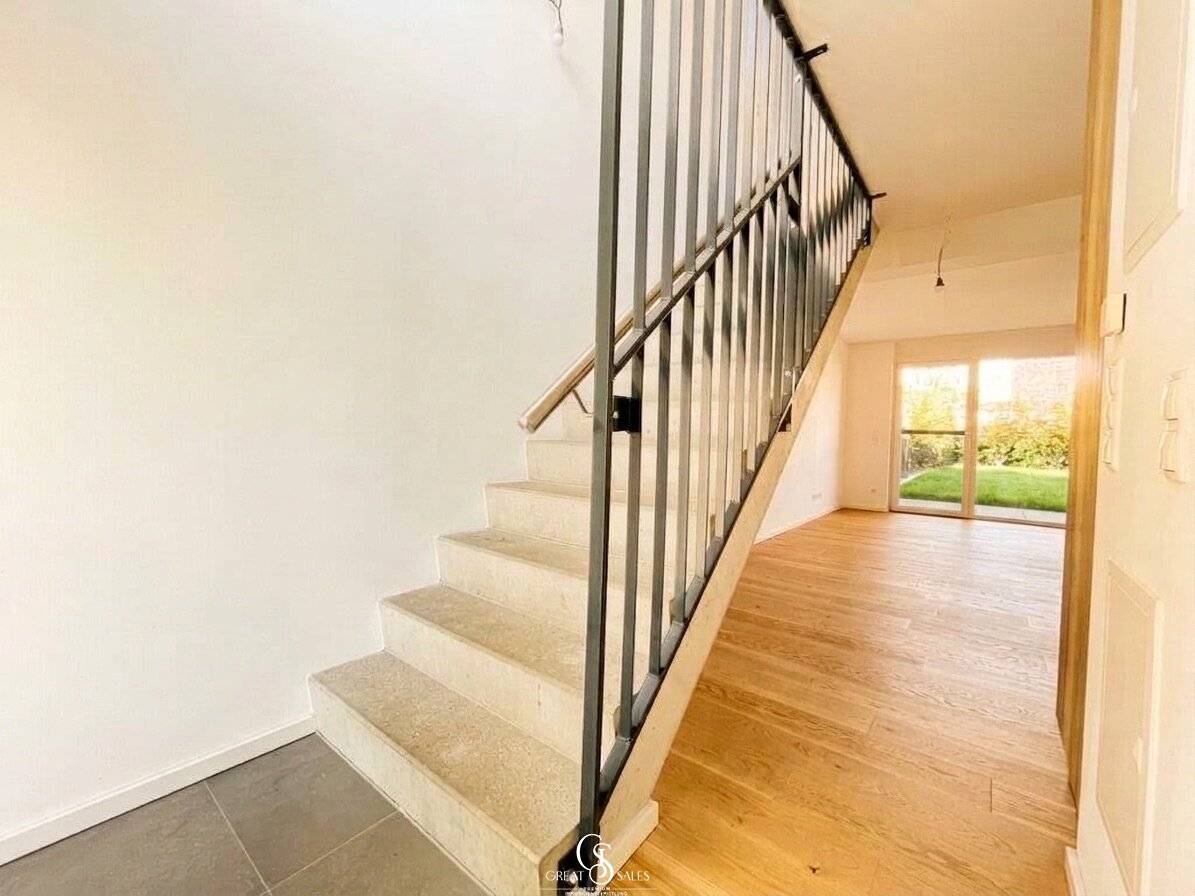 Neuwertige Drei-Zimmer Maisonette mit Gartenterrasse in ruhiger Lage inkl. Parkplätze!