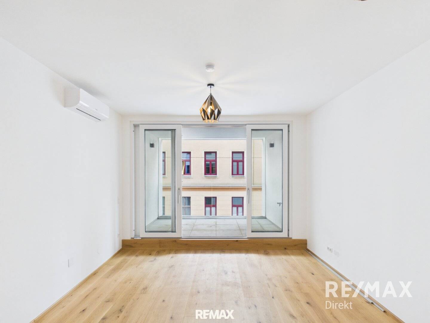 Modern residential dream for couples needing space and young families with loggia in 1170 Vienna – top location for €380,000