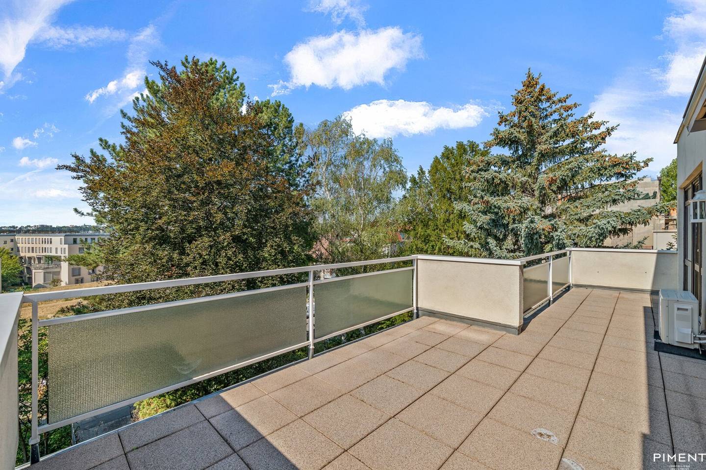 Penthouse for Renovation Near Grinzinger Street