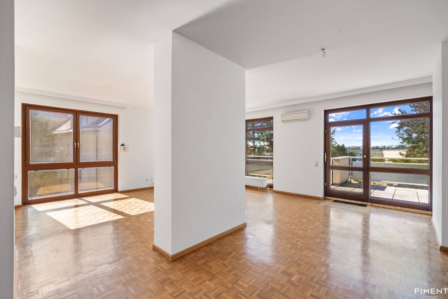 Penthouse for Renovation Near Grinzinger Street