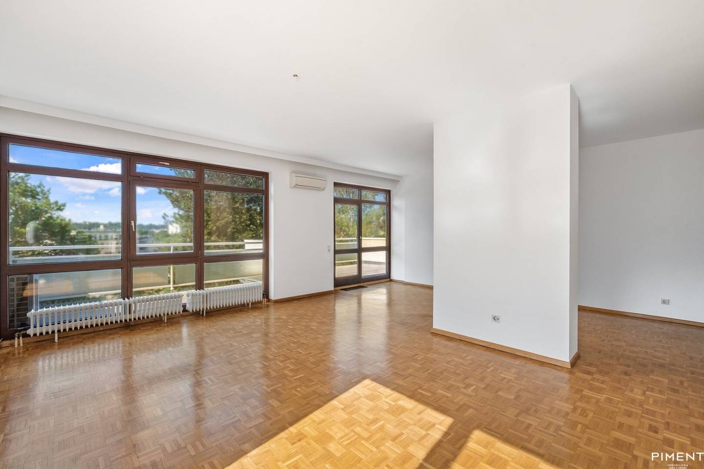 Penthouse for Renovation Near Grinzinger Street