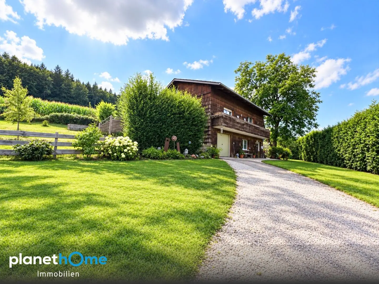 Familienwohnung in a nature retreat with pool