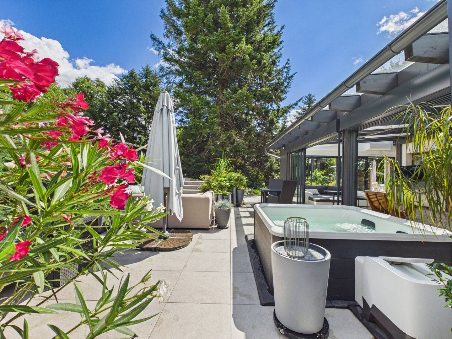 Spacious 12-room two-family house with conservatory and 2 garages | 2851 Krumbach