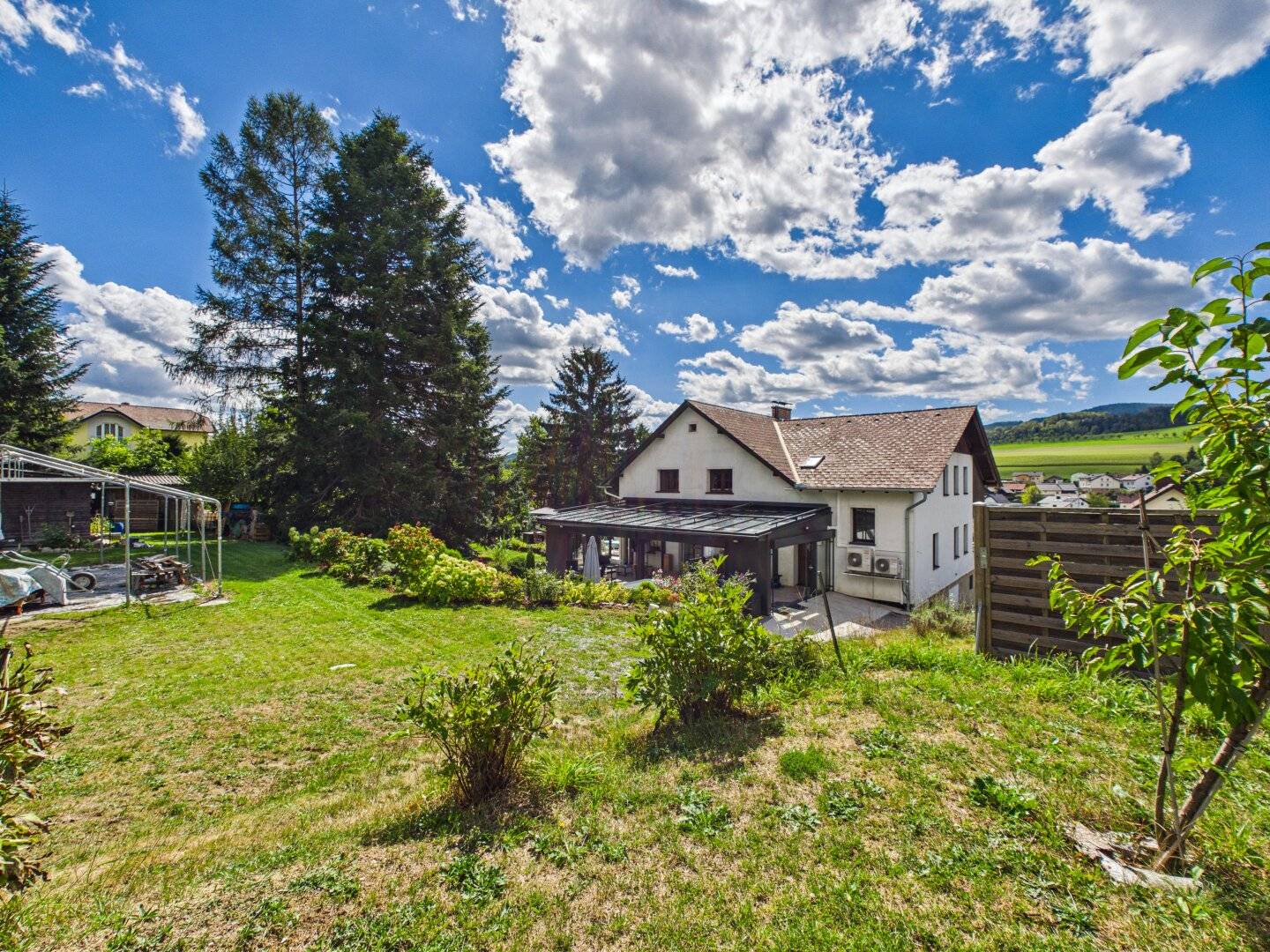 Spacious 12-room two-family house with conservatory and 2 garages | 2851 Krumbach