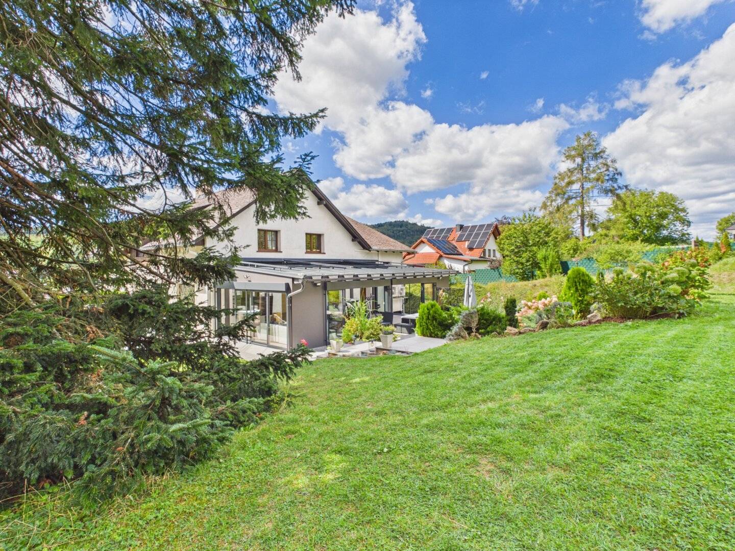 Spacious 12-room two-family house with conservatory and 2 garages | 2851 Krumbach