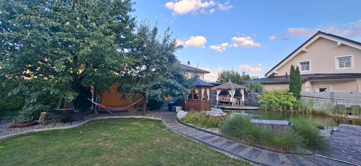 Familienwohnung mit Schwimmteich Sauna und Garten