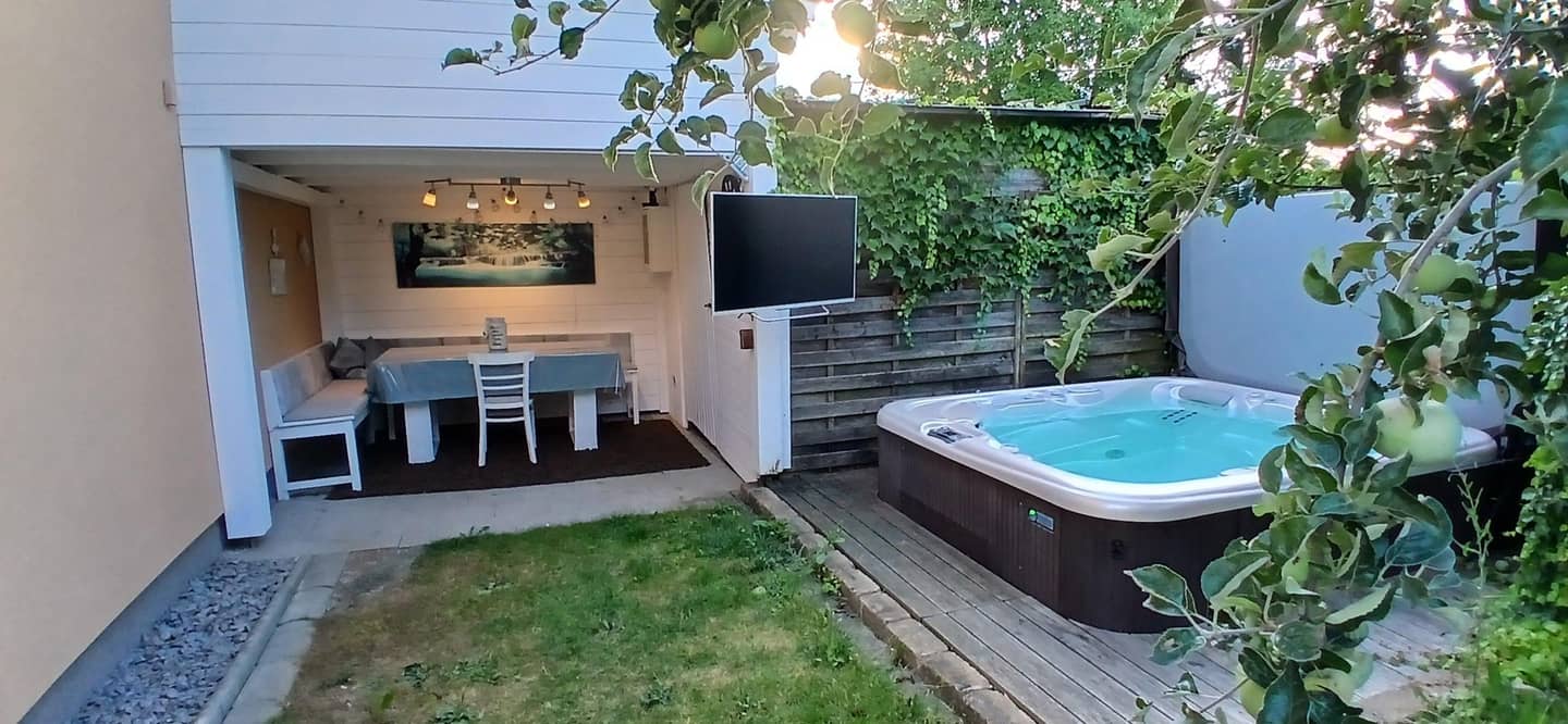 Familienwohnung mit Schwimmteich Sauna und Garten
