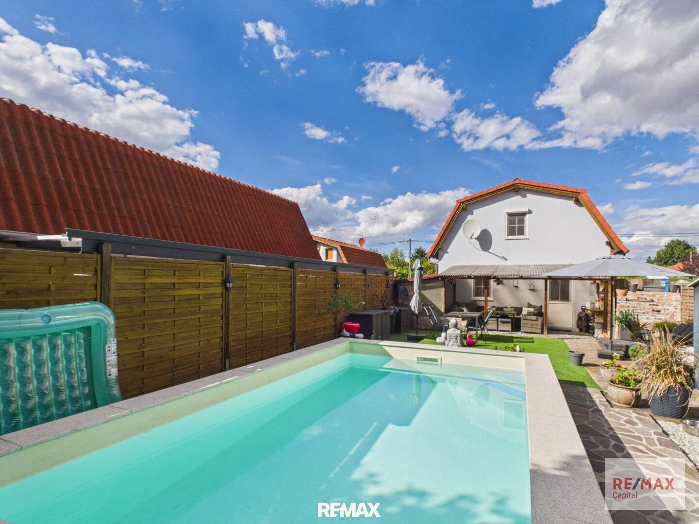 Charming allotment garden house with pool on large private plot in 1210 Vienna