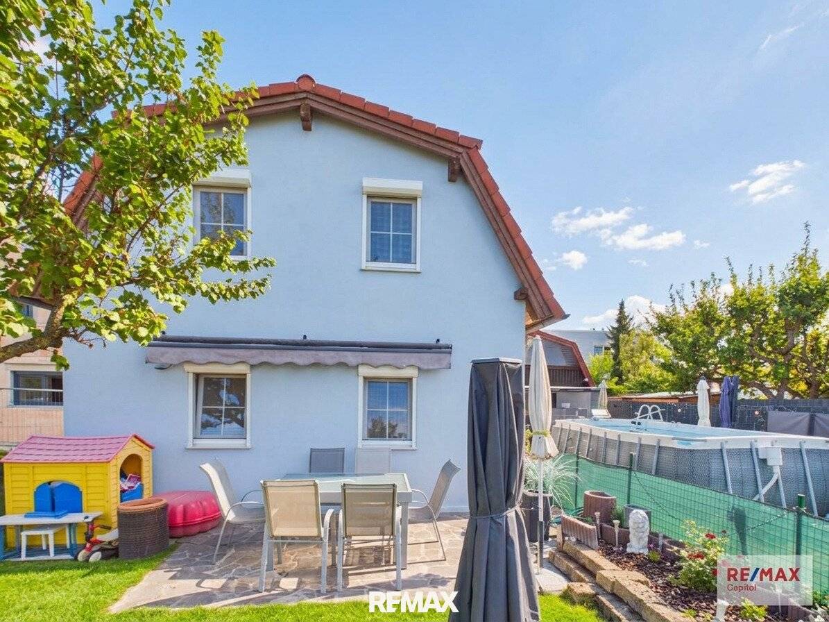 Charming allotment garden house with pool on large private plot in 1210 Vienna