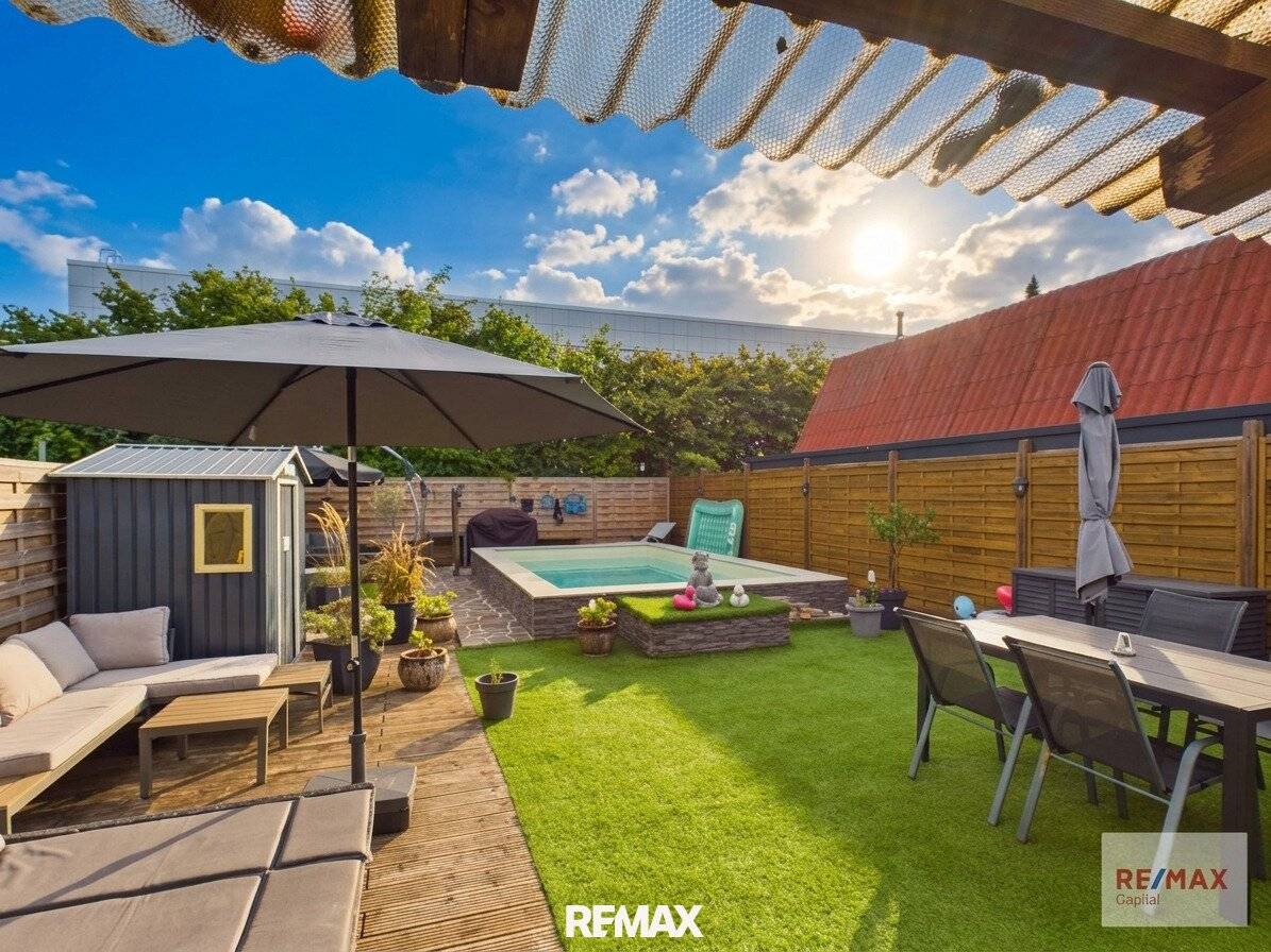 Charming allotment garden house with pool on large private plot in 1210 Vienna