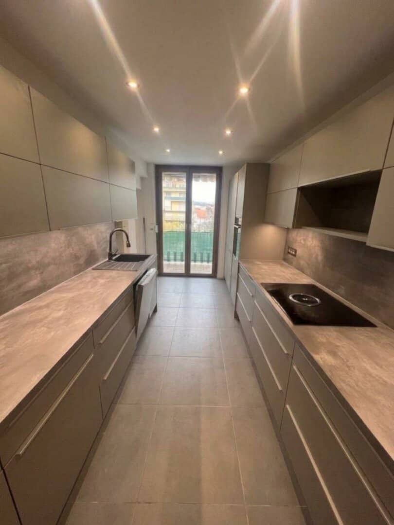 Attractive bright very spacious 3-room apartment in 8041 Graz, 90 m², partially renovated, air conditioning - arrange an appointment immediately