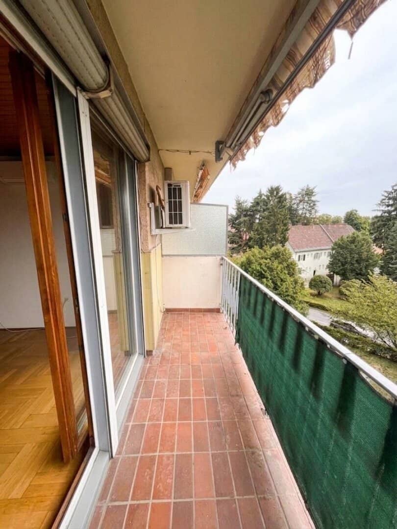 Attractive bright very spacious 3-room apartment in 8041 Graz, 90 m², partially renovated, air conditioning - arrange an appointment immediately