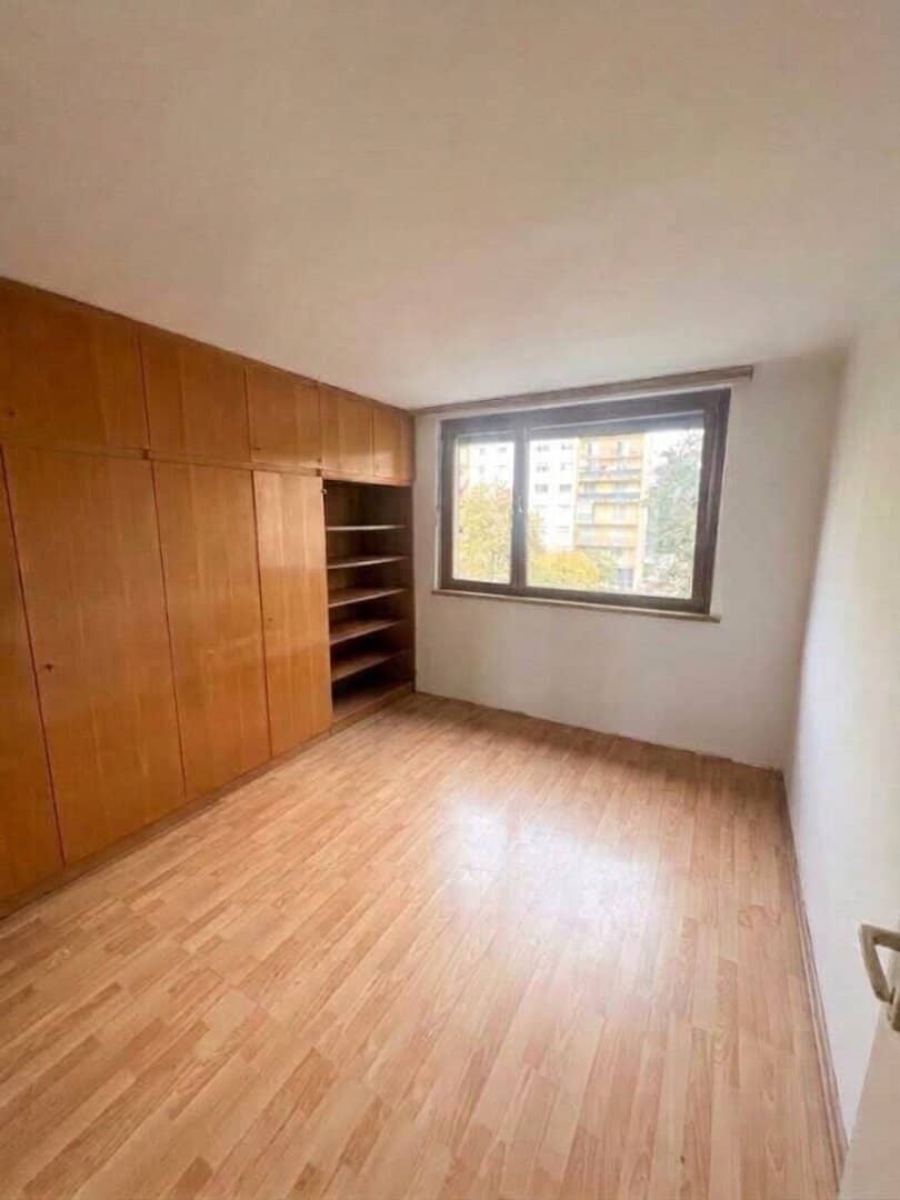 Attractive bright very spacious 3-room apartment in 8041 Graz, 90 m², partially renovated, air conditioning - arrange an appointment immediately
