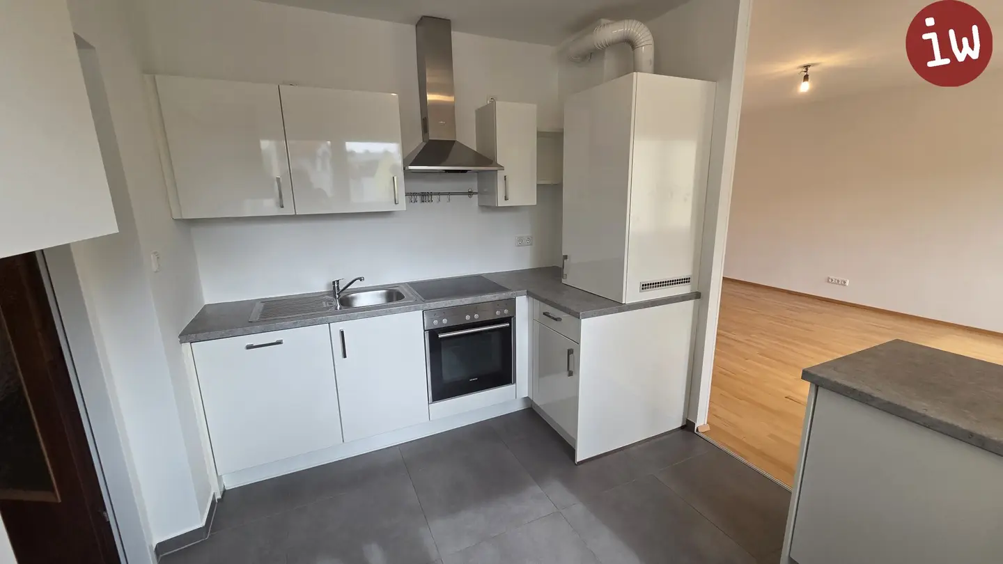 Center - Move-in ready: quiet 4 room apartment with excellent infrastructure