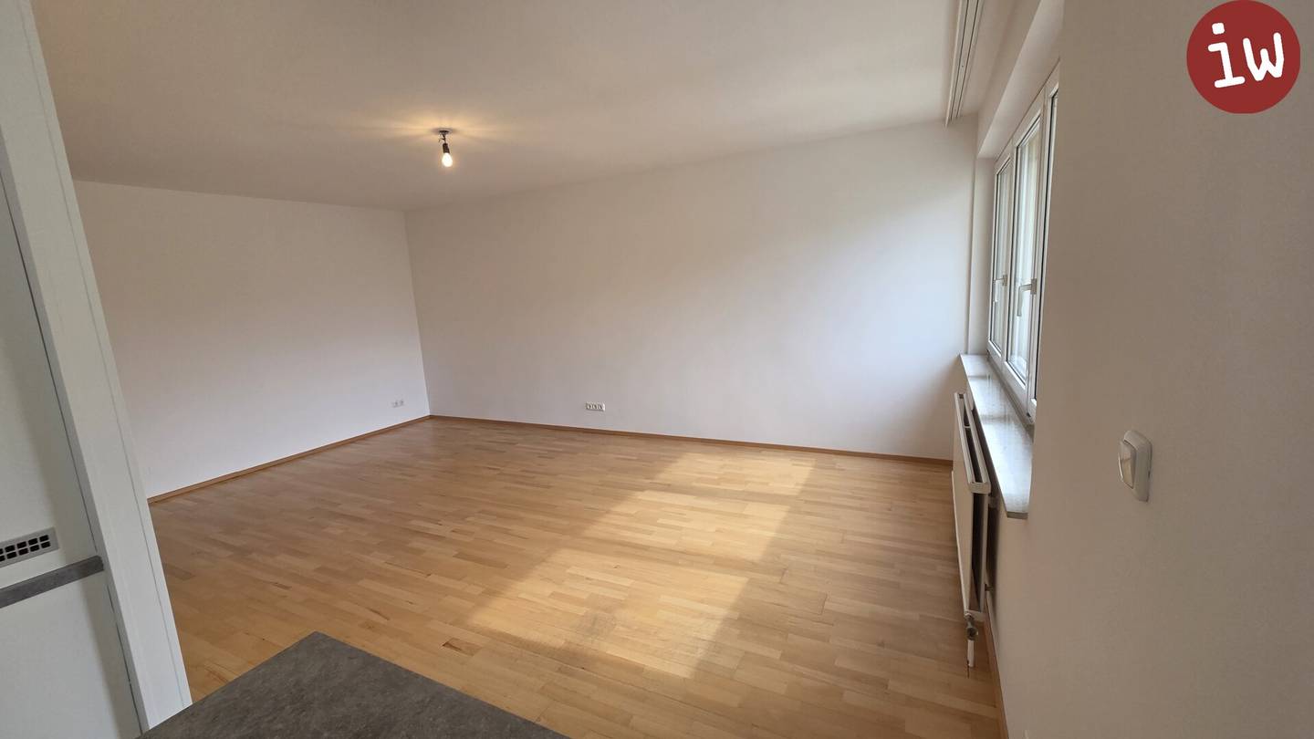 Center - Move-in ready: quiet 4 room apartment with excellent infrastructure