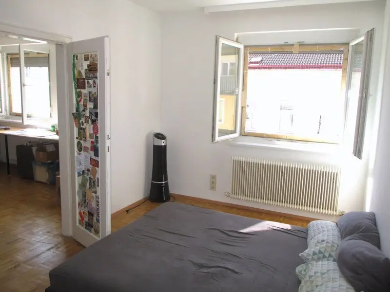 Very bright 2-room apartment with fitted kitchen on the 6th floor with elevator