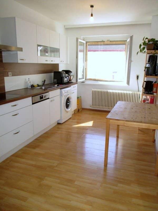 Very bright 2-room apartment with fitted kitchen on the 6th floor with elevator