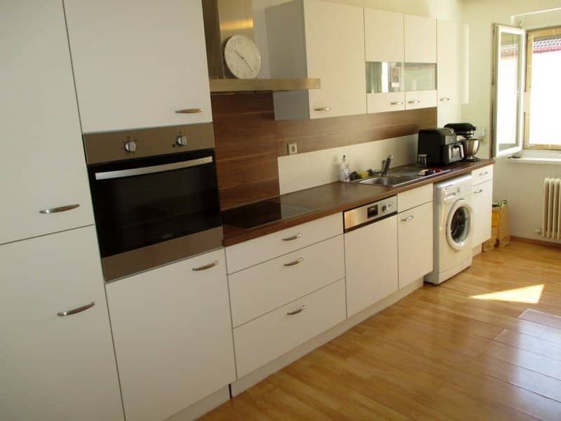 Very bright 2-room apartment with fitted kitchen on the 6th floor with elevator