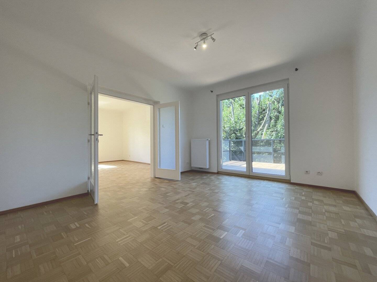 Exclusive living at the foot of the Buchberg with large terrace and view of greenery