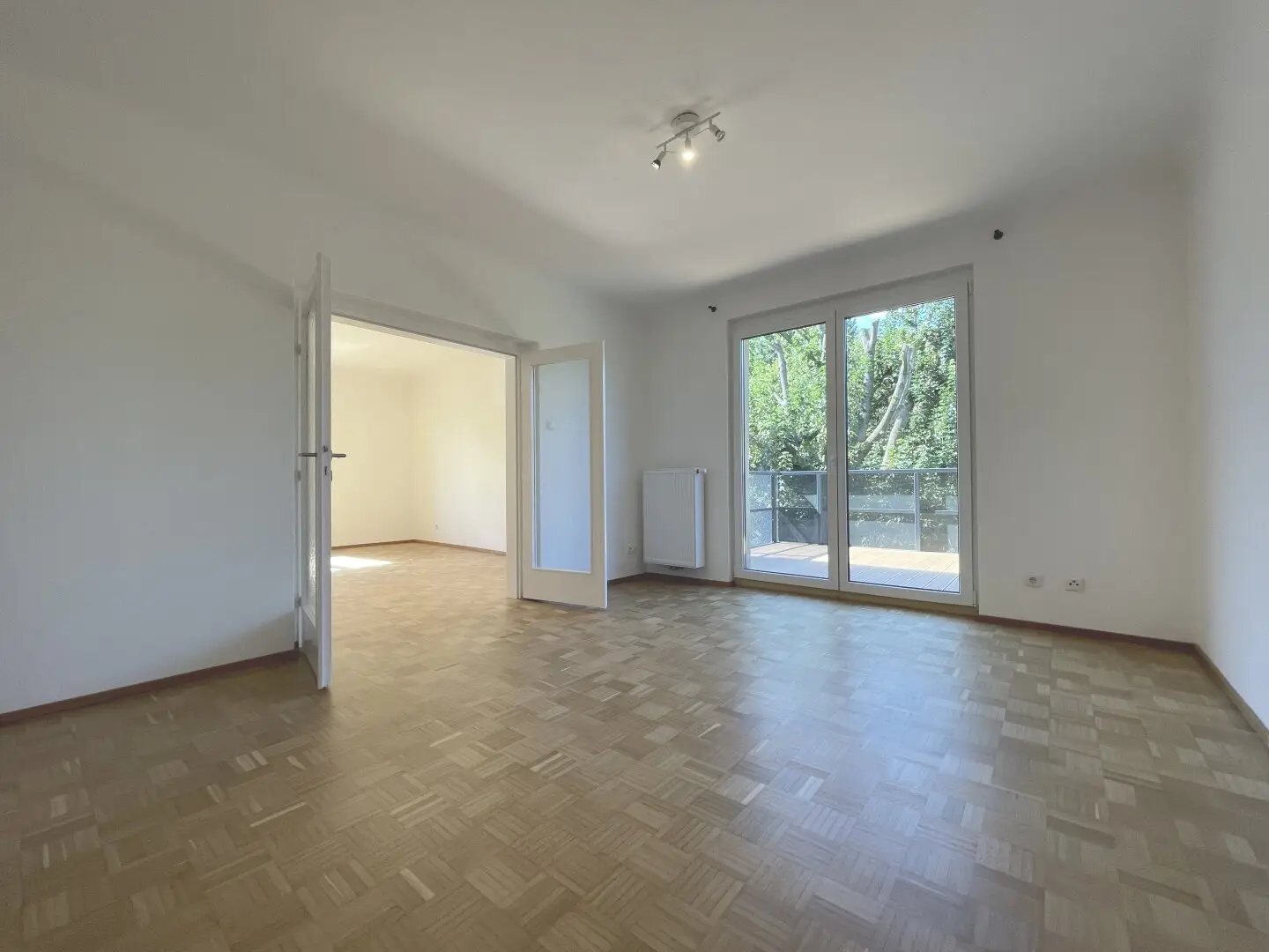 Exclusive living at the foot of the Buchberg with large terrace and view of greenery