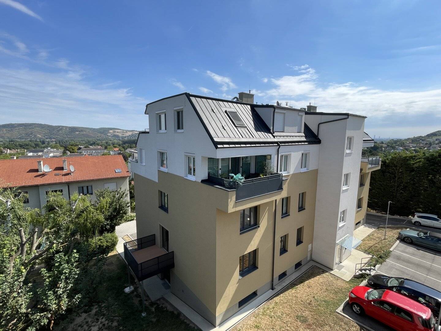 Exclusive living at the foot of the Buchberg with large terrace and view of greenery