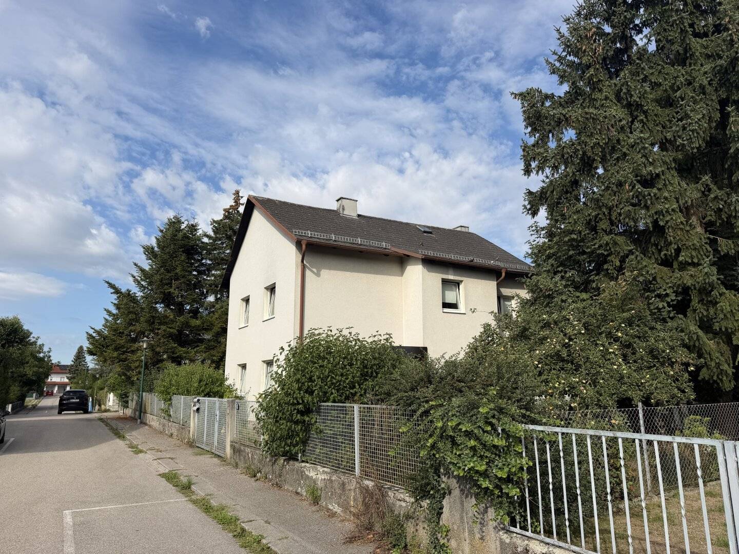 Large older house in very good residential location, garage, large garden