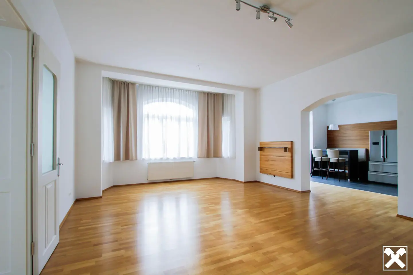 Erdgeschosswohnung in umfassend sanierter Villa