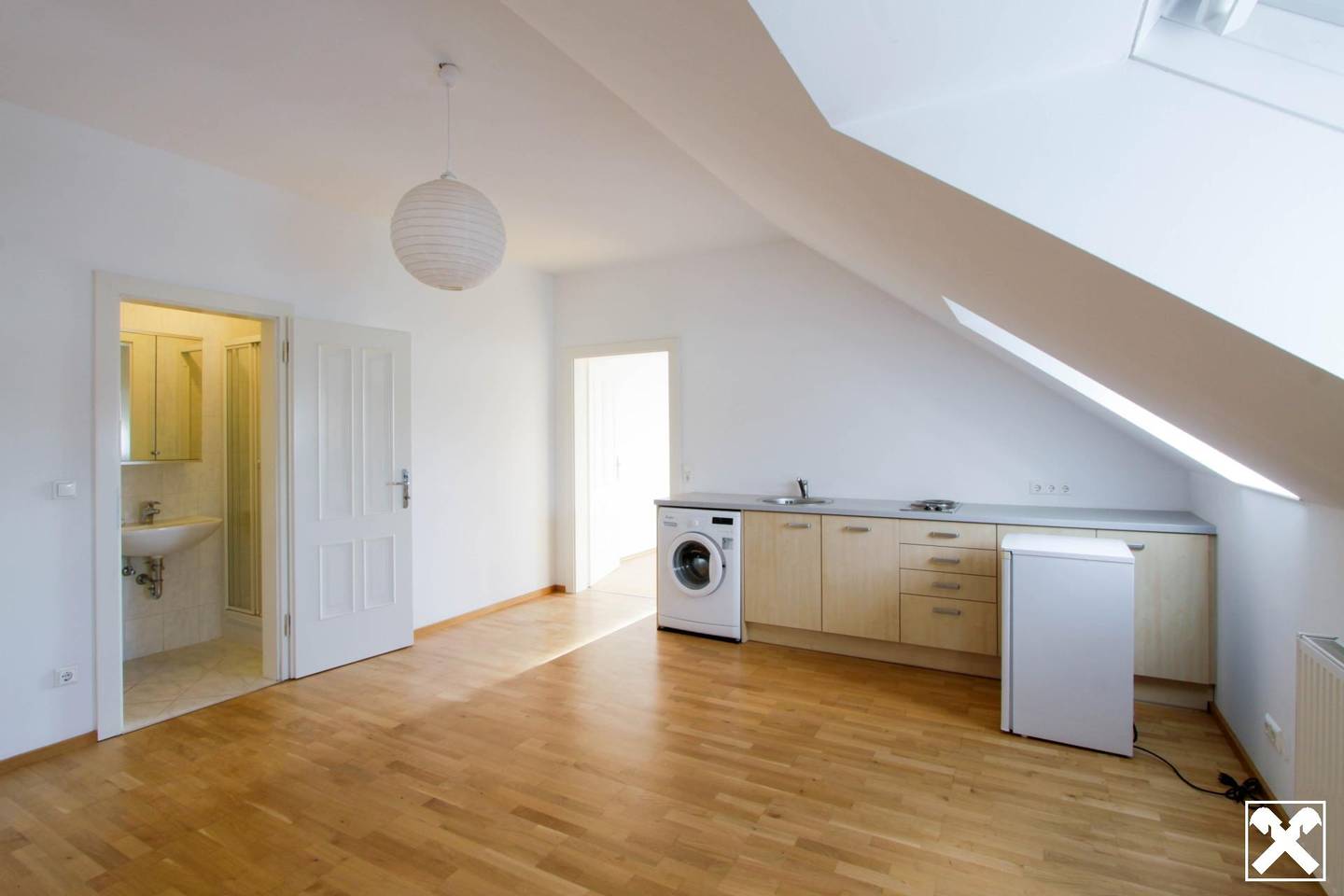Bright Dachgeschosswohnung in elegant city villa with lift