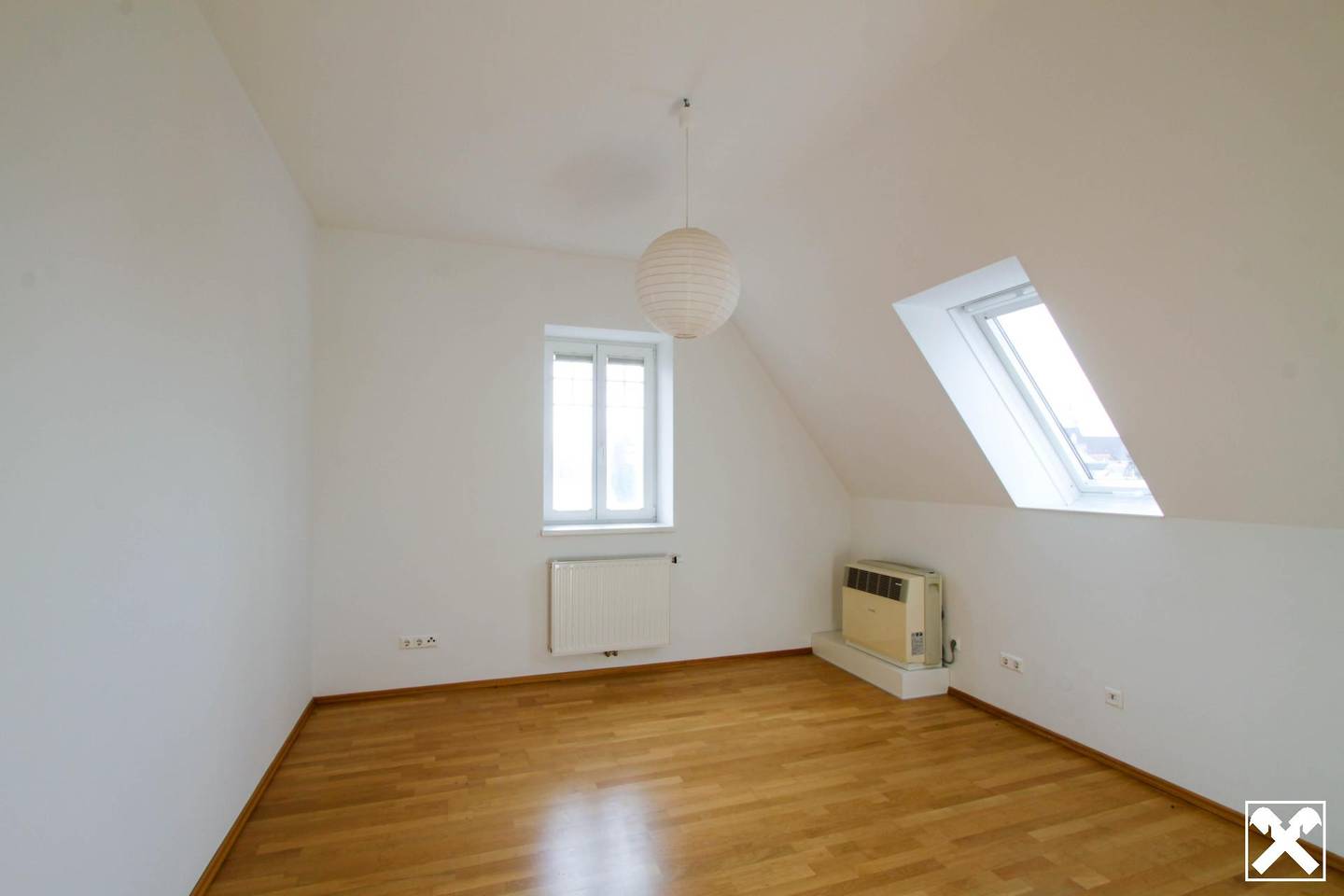Bright Dachgeschosswohnung in elegant city villa with lift