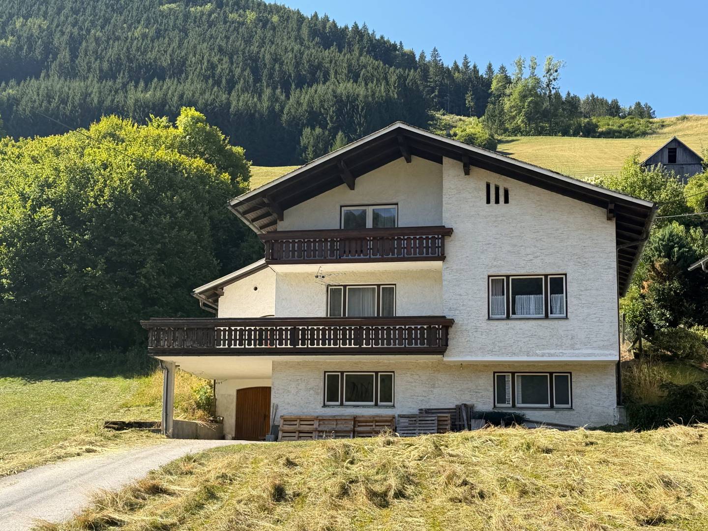 Renovierungsbedürftige Maisonettewohnung in ruhiger Naturlage mit Garage