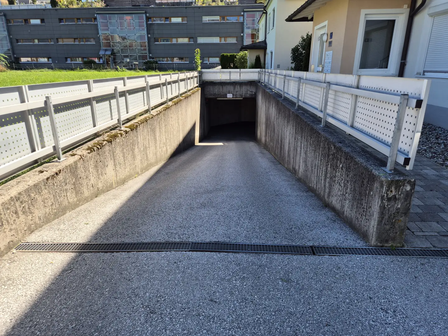 Sicherer Tiefgaragenstellplatz in Toplage Anlegerwohnung