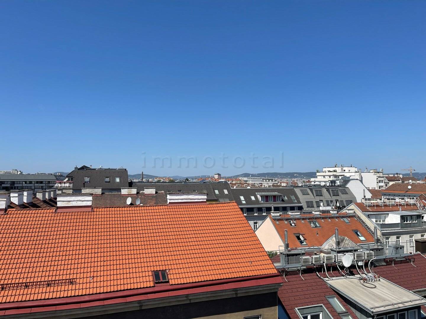U1 Reumannplatz - Bright 2-room attic apartment on the 6th floor with lift