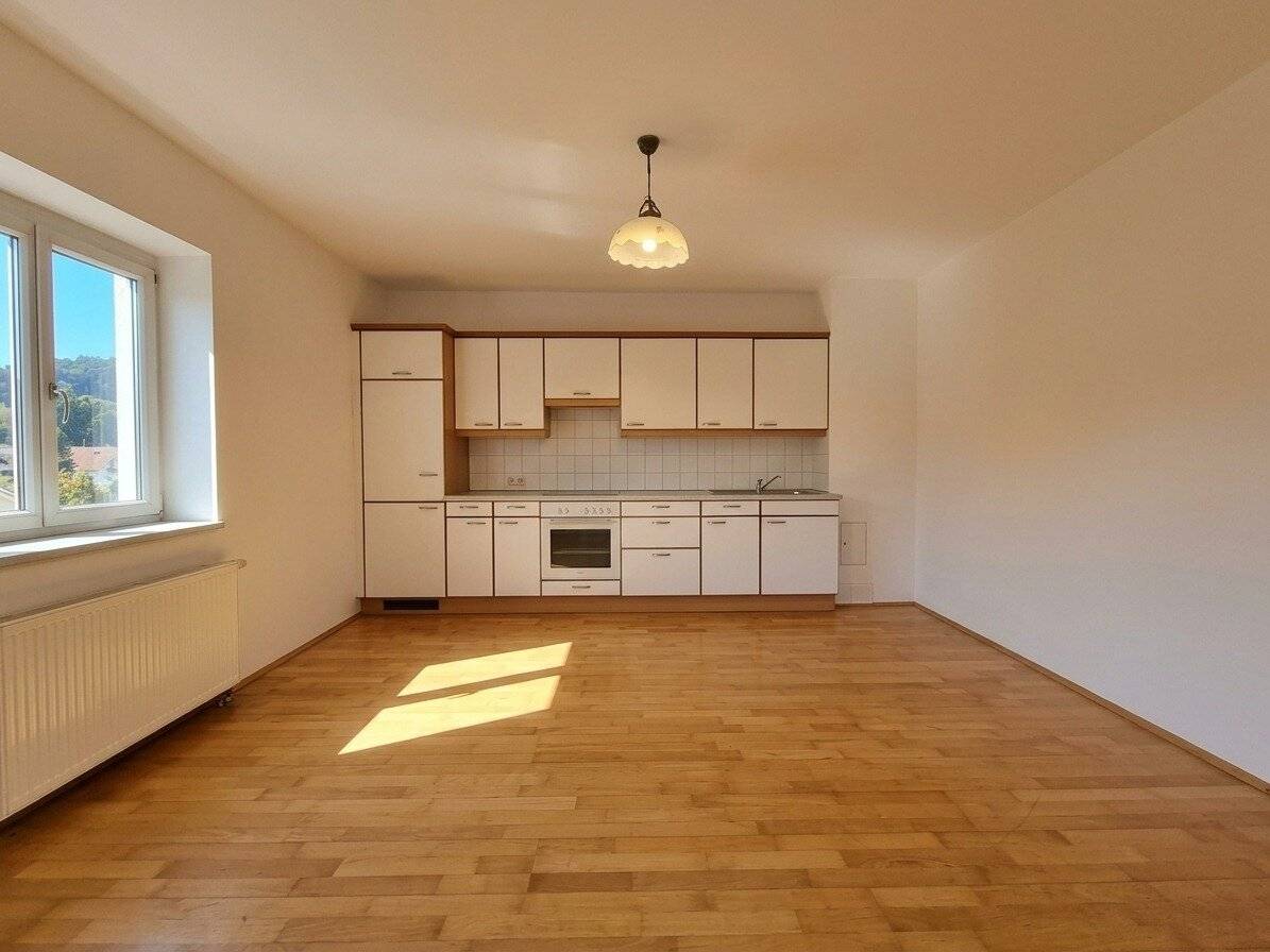 Cozy studio apartment in central location with elevator, only €449 rent!
