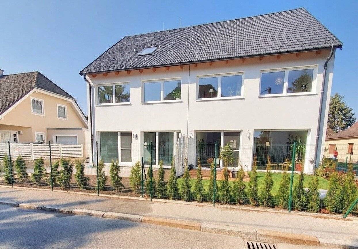 For investors: Nearly new semi detached house with very good public transport connections - currently rented until August 2031 with approx. 4% yield
