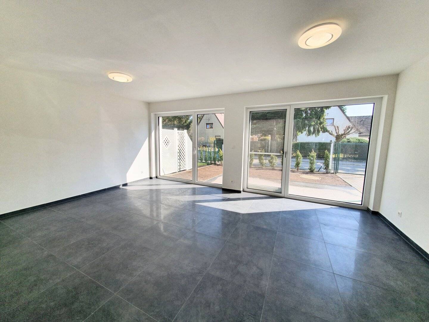 For investors: Nearly new semi detached house with very good public transport connections - currently rented until August 2031 with approx. 4% yield