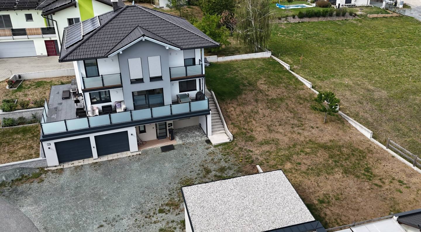 Modern single-family house with spacious terrace and double garage