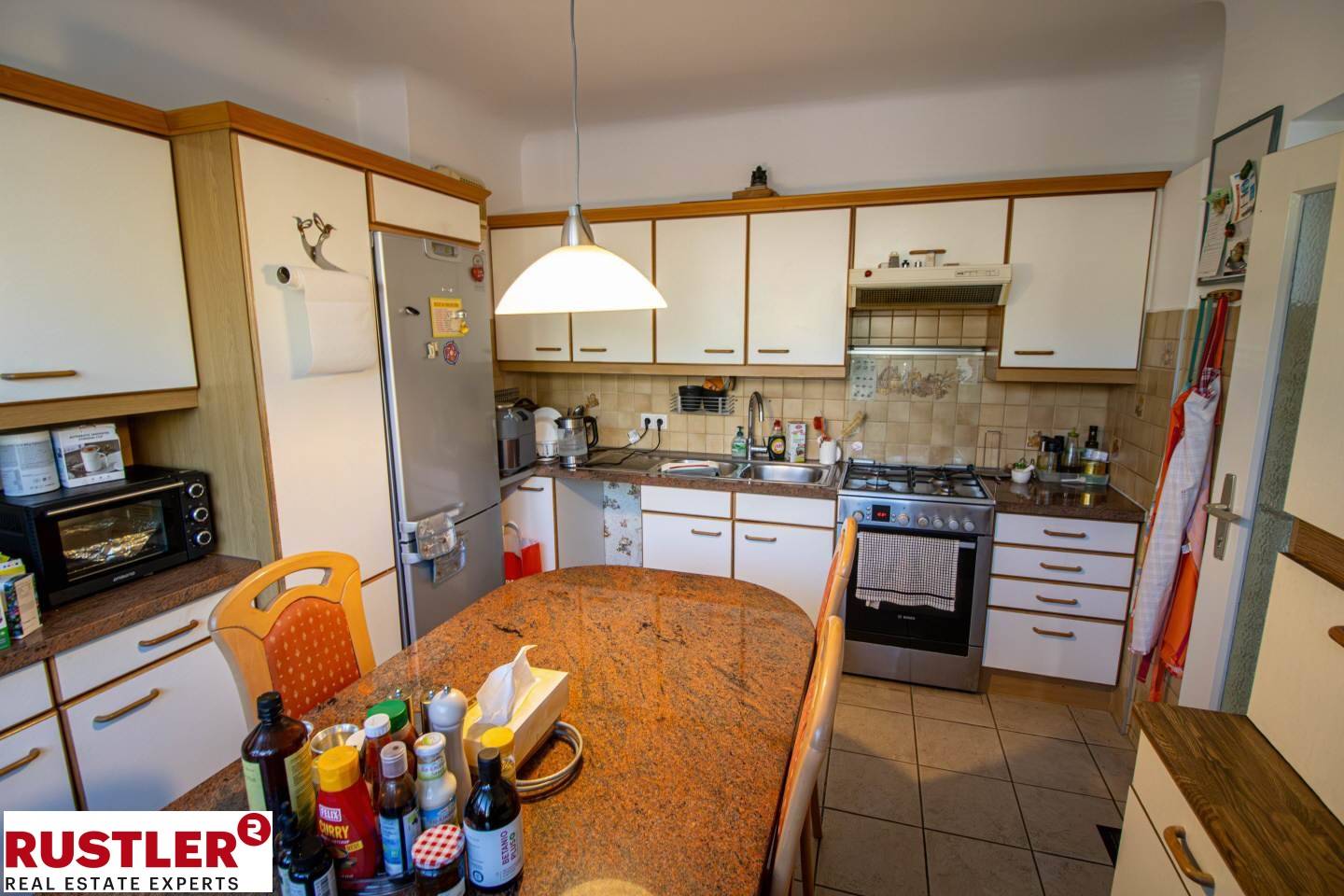 Bright furnished family apartment with garden and garage