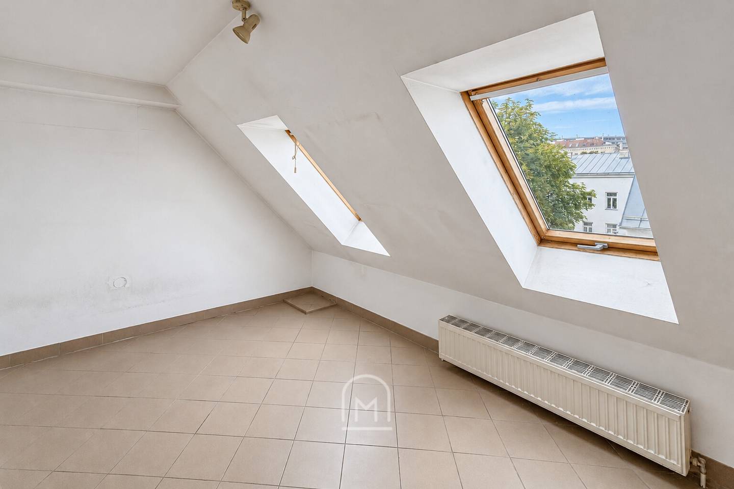 Bright Dachgeschosswohnung near Westbahnhof