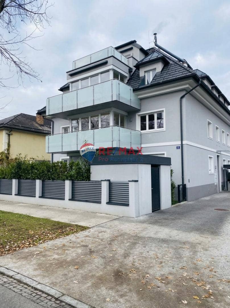 Bright Wohnung with balcony and underground parking