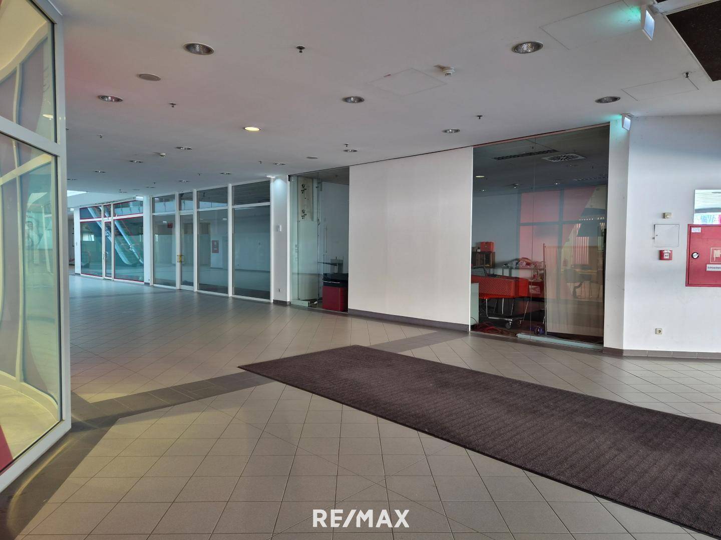 Newly renovated first occupancy Wohnung in prime central location
